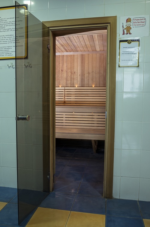Gold's Gym Sauna